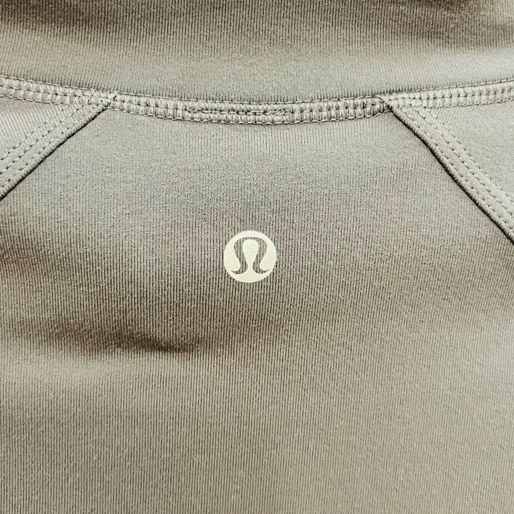 Lululemon Athletica  Jacket Size 8 Zipped Closure Side Pockets Stretchy - Picture 6 of 11